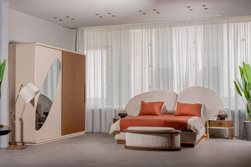 Crytal Bedroom – image 4