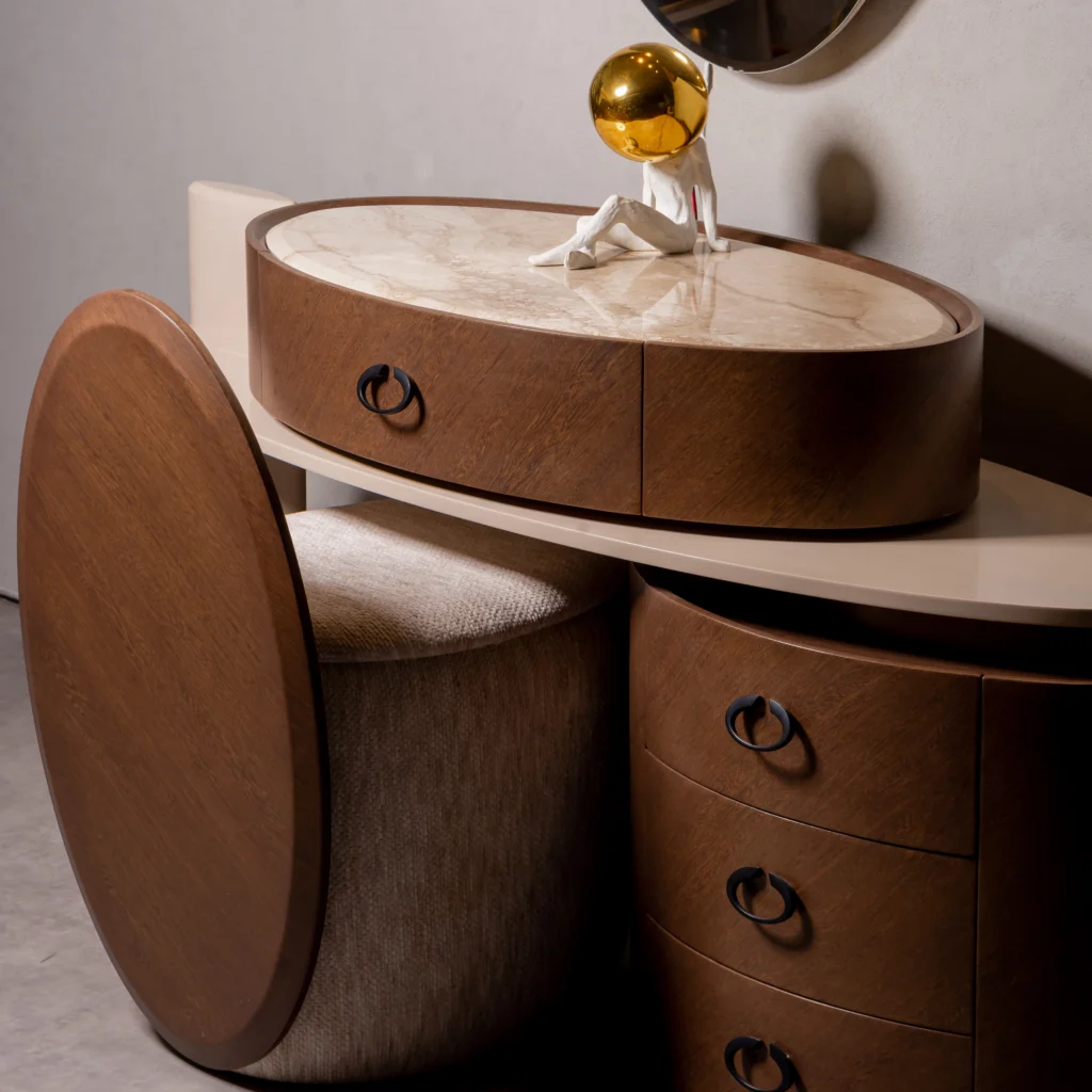 Crytal Bedroom – image 7